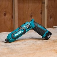 Аккумуляторный шуруповерт Makita  TD 022 DSE   в сумке+ аксессуары (7.2 В, 2 акк., 1.0 А/ч Li-Ion, 1 скор.)